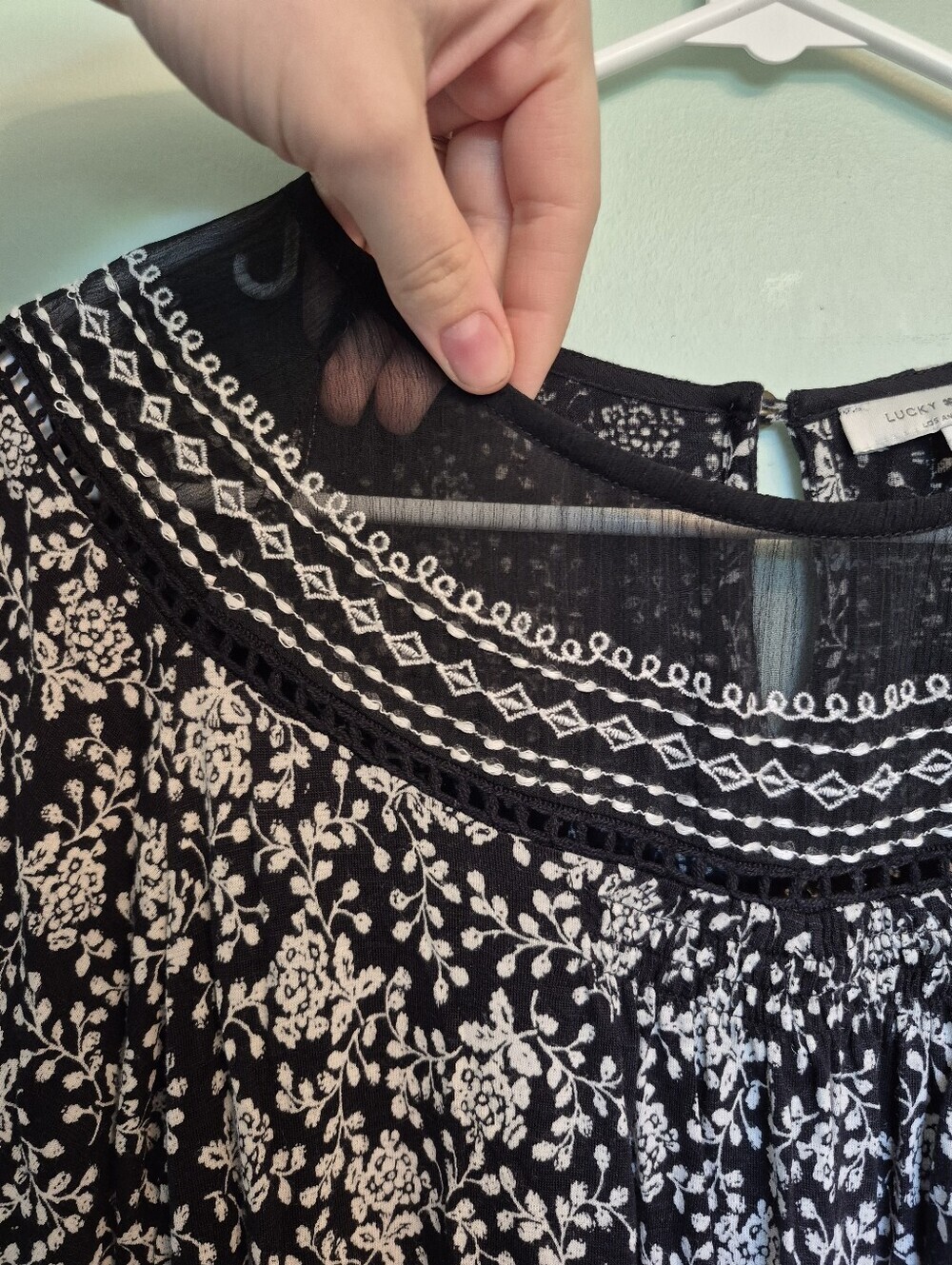 Lucky Brand Women's Feminine Black Floral Embroidered Shirt Size Small - Picture 4 of 6